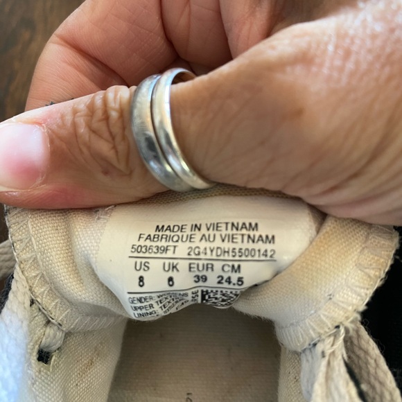 Women’s size 8 Converse runners - Picture 4 of 5